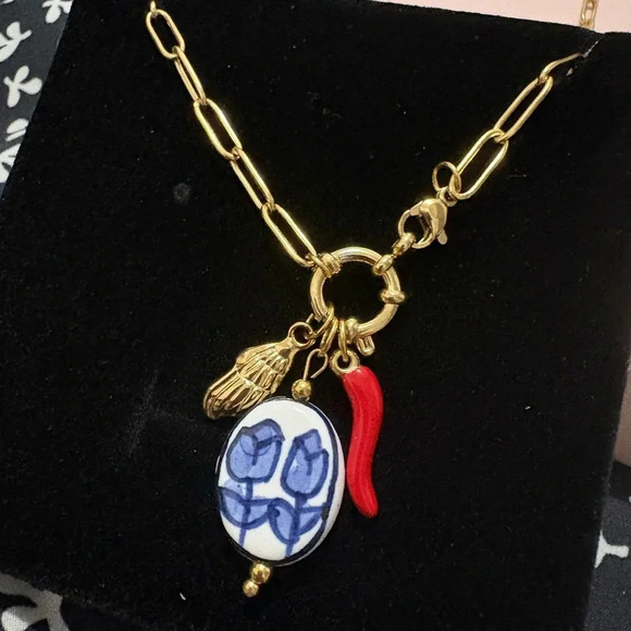 Charmed necklace with red pepper - Picture 1 of 3